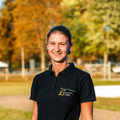 Bianca Kroker – Pferdewirtin Haltung & Service, Stallmeisterin Bianca Kroker – Pferdewirtin Haltung & Service, Stallmeisterin