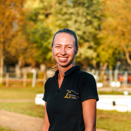 Linda Ruf – Pferdewirtin Reiten, stellv. Betriebsleiterin Linda Ruf – Pferdewirtin Reiten, stellv. Betriebsleiterin