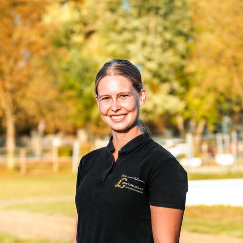 Benita Straub – Auszubildende Pferdewirtin Reiten Benita Straub – Auszubildende Pferdewirtin Reiten